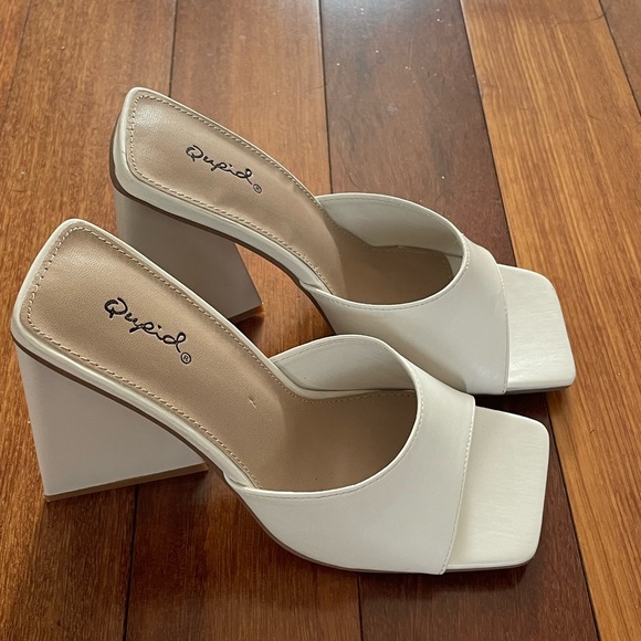 Niamh Off White Square Toe Triangular Block Heel Sandals - Picture 4 of 5